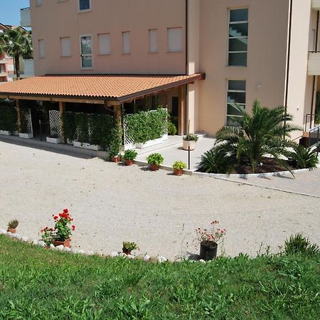 Hotel Europa Nereto Екстер'єр фото