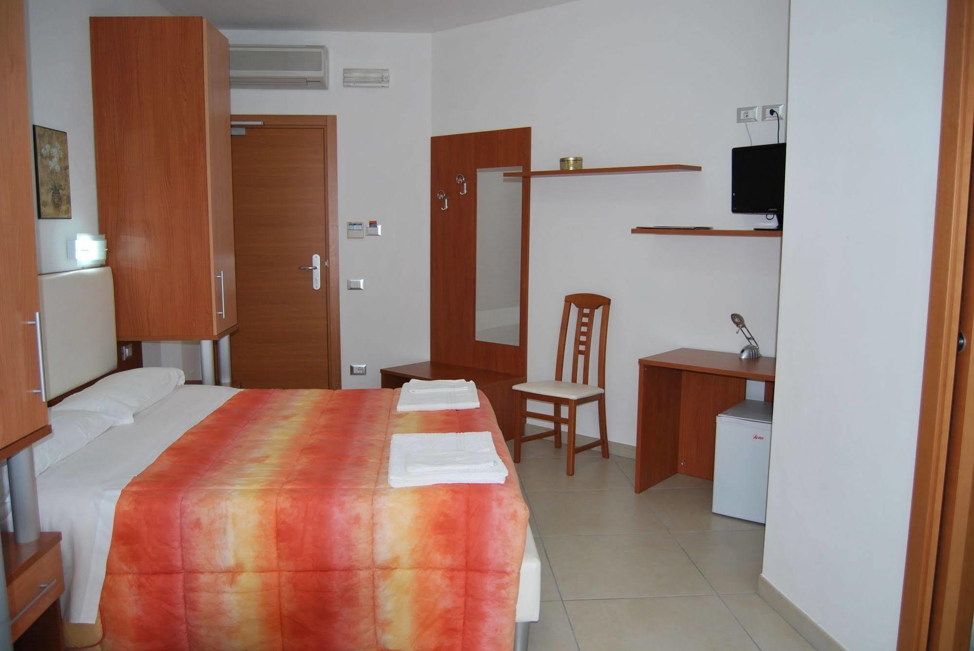 Hotel Europa Nereto Екстер'єр фото