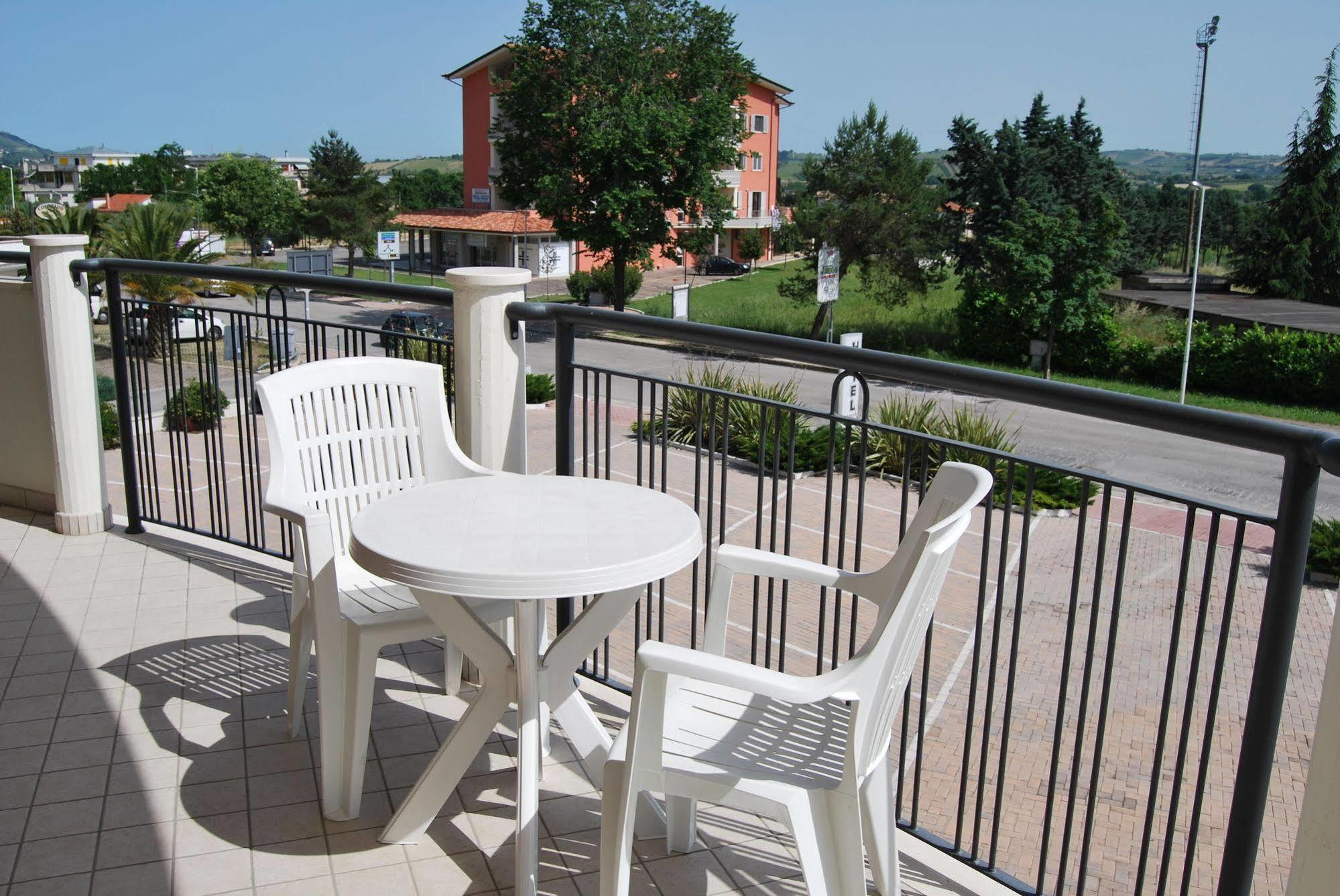 Hotel Europa Nereto Екстер'єр фото